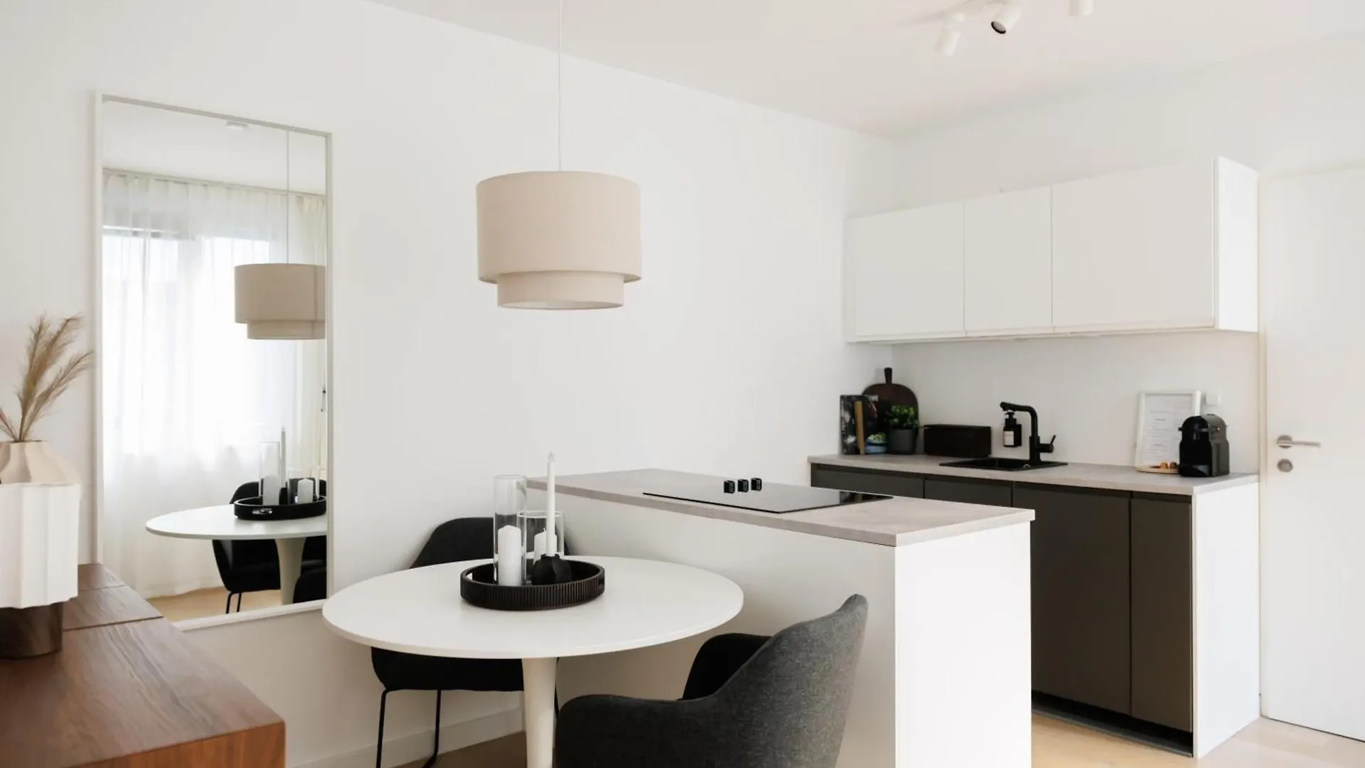 Apartment Secret Garden Suite With Terrace, 10 Min To Center Vienna