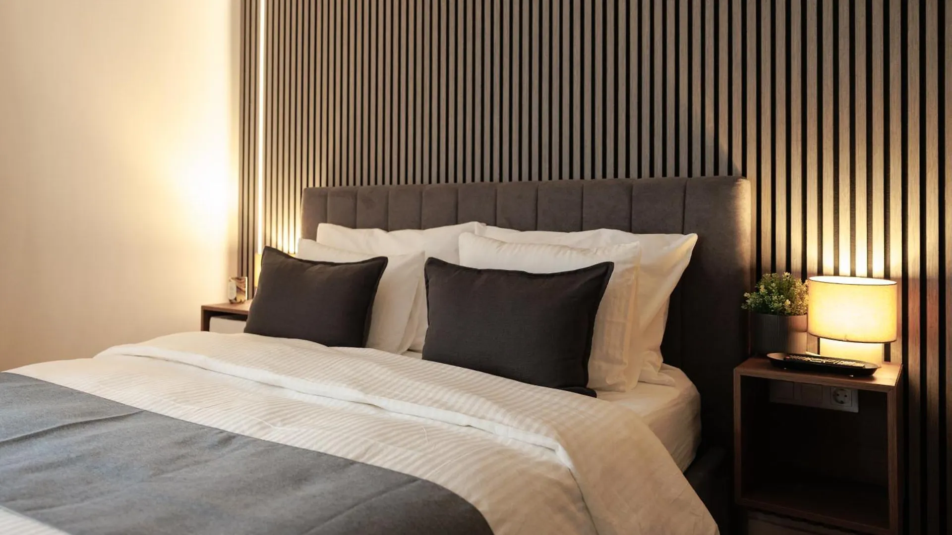 Apartment Secret Garden Suite With Terrace, 10 Min To Center Vienna