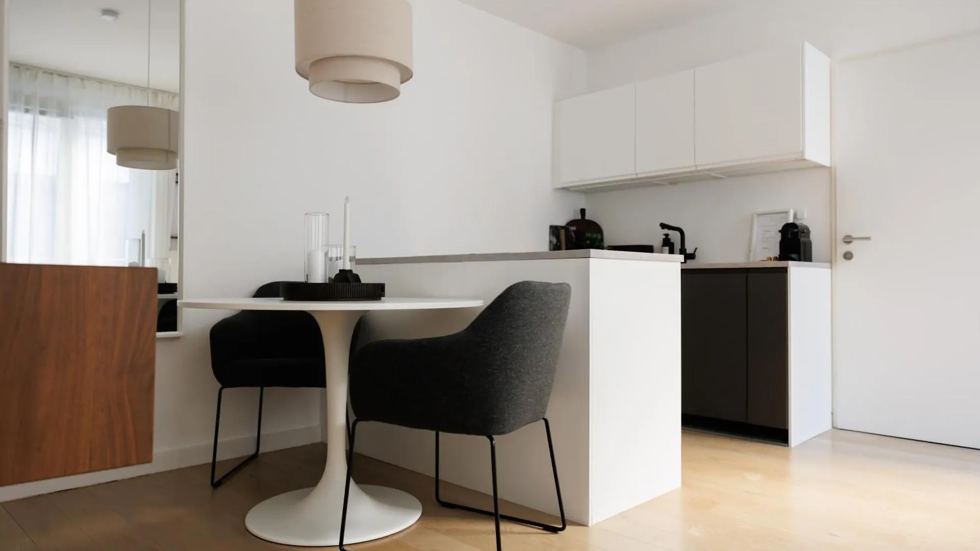 Apartment Secret Garden Suite With Terrace, 10 Min To Center Vienna
